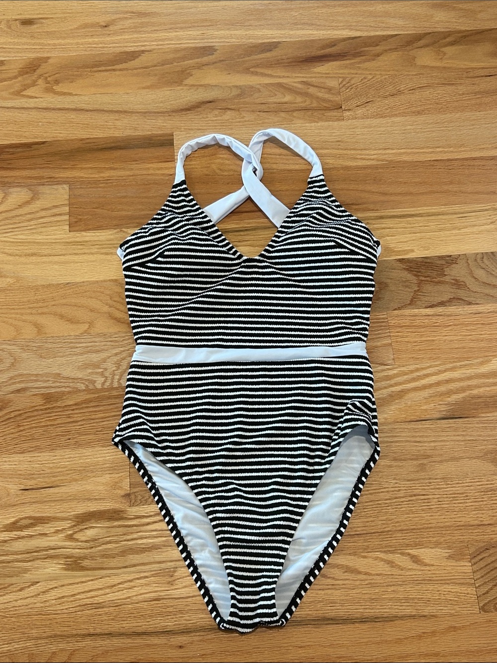 NWOT Cupshe Black and White Striped One-Piece Swimsuit criss cross Straps Large